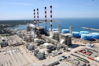 Une usine de cycle combiné au gaz naturel.