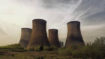 Les tours de refroidissement d'une centrale nucléaire.